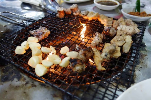 どんどんホルモン持ってきすぎで食べきれない