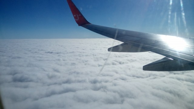 空はどこまでも青く♪