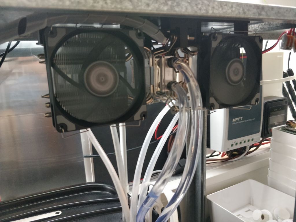 ペルチェ冷却装置