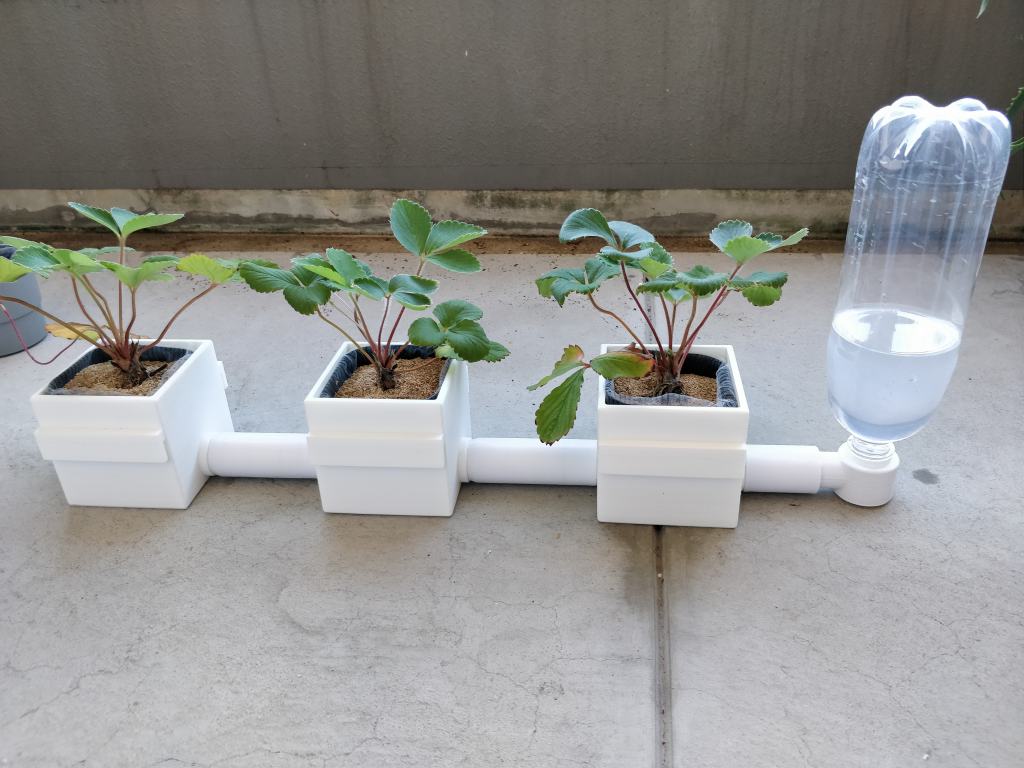 ペットボトル底面給水装置